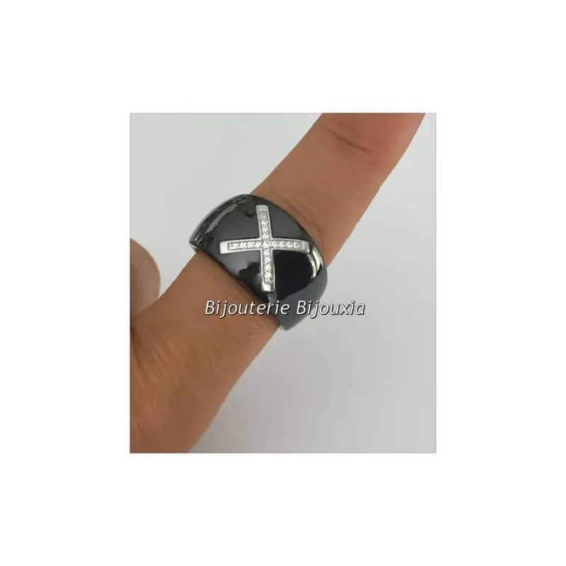 Bague En Argent Massif Avec Dôme Croisé Ajouré Et Zirconiums – Taille 58, Occasion