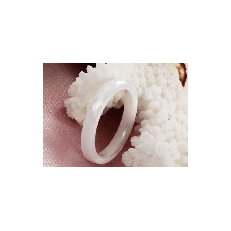 Bague Ronde Facettée 3MM En Céramique Blanche Taille 60