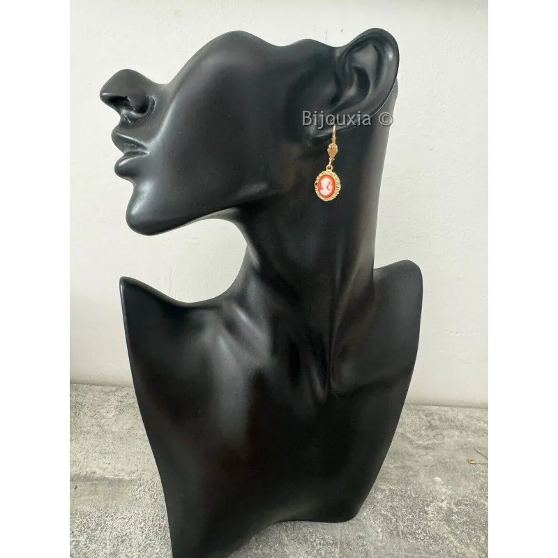 Boucles D'oreilles Dormeuses Camée Portrait - Résine Noire Sur Fond Plaqué Or 18 Carats - Bijouxia