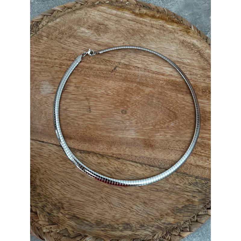 Collier Ras-de-Cou Semi-Rigide Maille Oméga 45CM En Acier Inoxydable