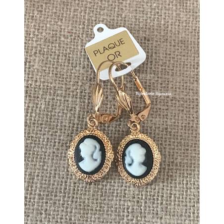 Boucles D'oreilles Dormeuses Portrait Camée Résine Noire Plaqué or 18 Carats