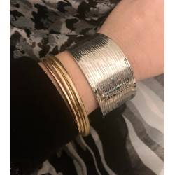 Bracelet jonc manchette motifs striés en acier inoxydable argenté