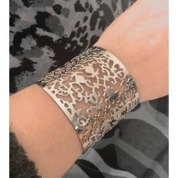 Bracelet jonc manchette large motifs arabesques ajourés en acier inoxydable