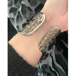 Bracelet jonc manchette large motifs arabesques ajourés en acier inoxydable
