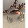 Bracelet jonc manchette ouvert motifs ajourés en acier inoxydable argenté