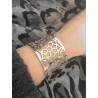 Bracelet jonc manchette ouvert motifs ajourés en acier inoxydable argenté