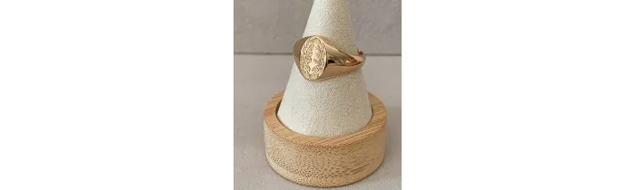 Bague chevalière gravure feuilles de Laurier en plaqué or 18 carats T 50 à 60