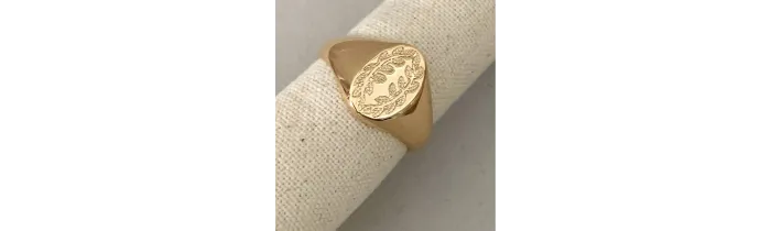 Bague chevalière gravure feuilles de Laurier en plaqué or 18 carats T 50 à 60