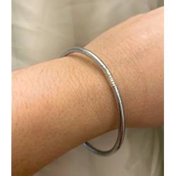 Bracelet fin jonc bouddhiste véritable 3mm x 6,2cm couleur argentée