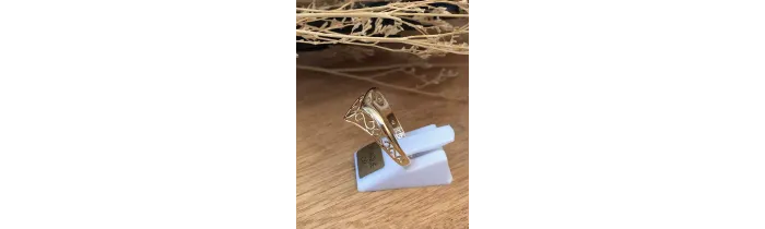 Bague Ajourée Ciselée Forme V En Plaqué or 18 CARATS 750/000