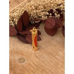 Pendentif Tiki Tendresse Plaqué or 18 Carats 750/000 et résine couleur corail