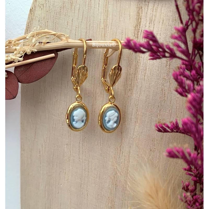 Boucles D'oreilles Pendantes Dormeuses – Camée Ovale Bleu – Plaqué Or 18 Carats