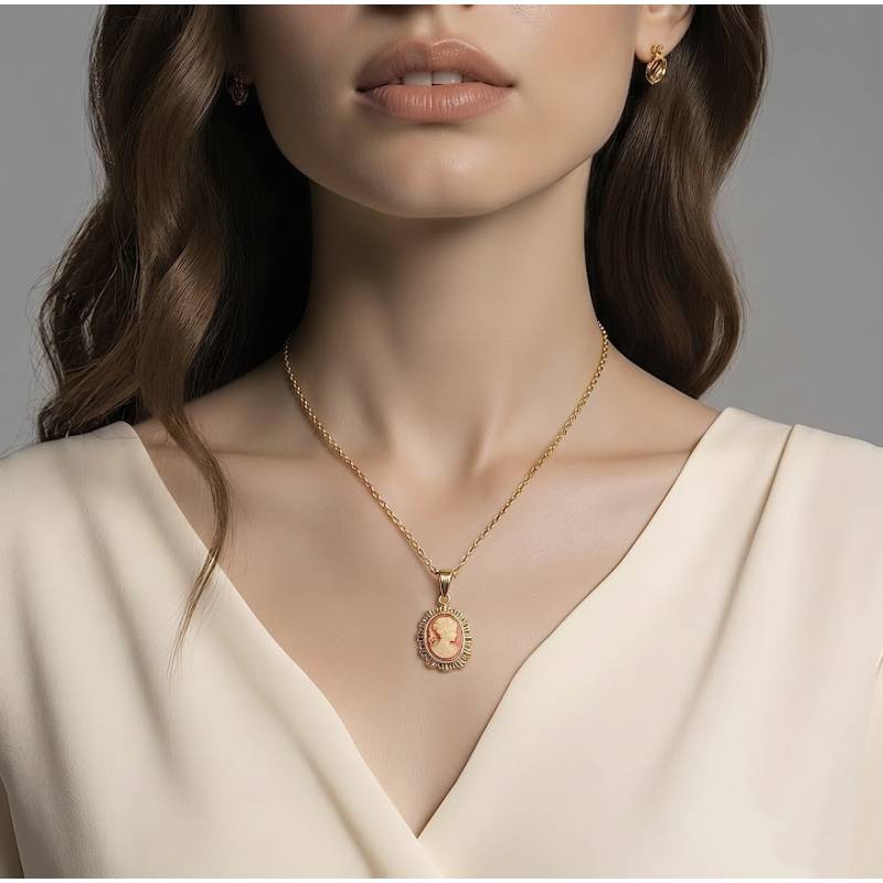 Collier pendentif Camée rouge en plaqué or 18 Carats 750/000